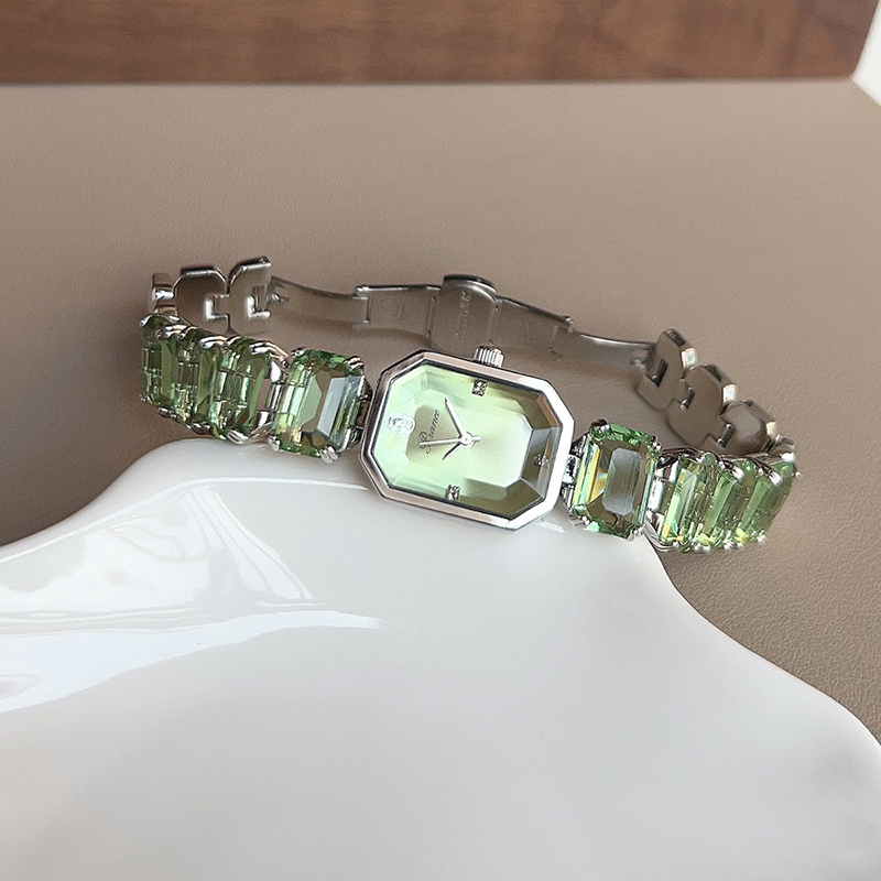 UTHAI Women Watches for Girls  - Luxury Watch White recension och pris