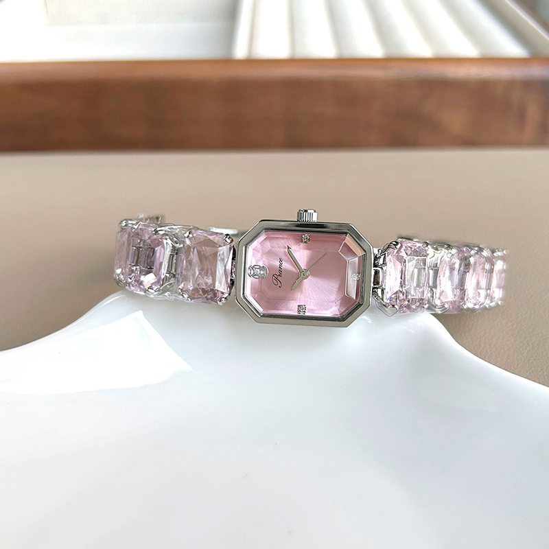 UTHAI Women Watches for Girls  - Luxury Watch White recension och pris